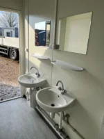 Modulo sanitario 6×2,44 m con 5 servizi igienici - immagine 2