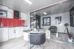 Casa modulare prefabbricata realizzata con container per spedizioni. - immagine 2